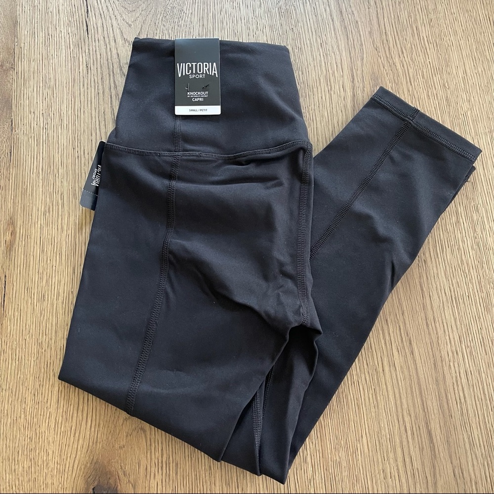VS Knockout Capri Legging